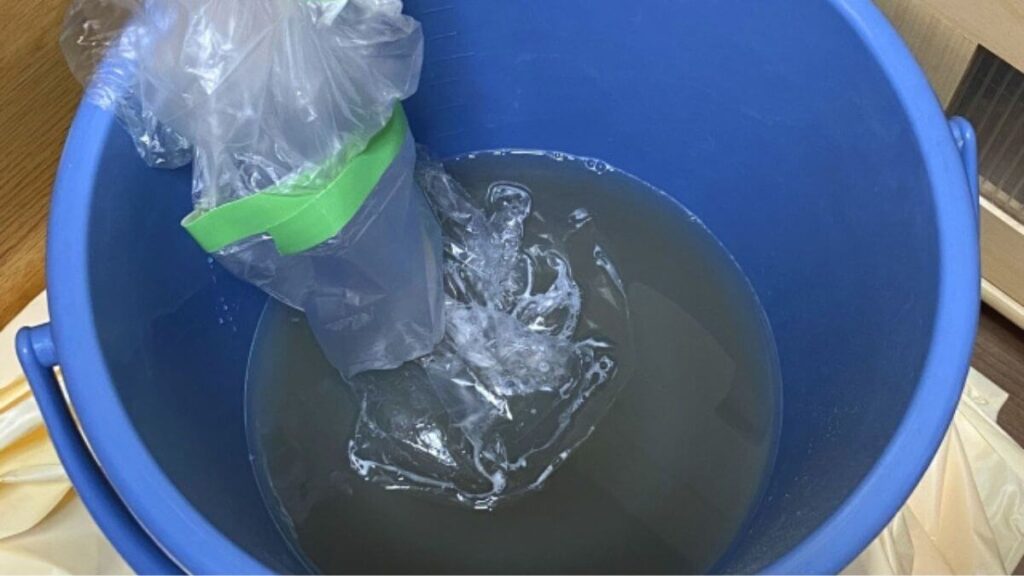 集められたクリーニング後の排水